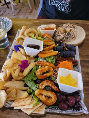 Bread and crackers not good, everything else was good. The platter was 30 euros, so maybe expensive for what you actually get on it. You can see it yourself in the picture at Bubita Bar in Barcelona