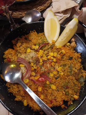 "Chicken" paella at Bubita Bar in Barcelona