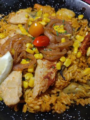 Vegan paella valenciana at Bubita Bar in Barcelona