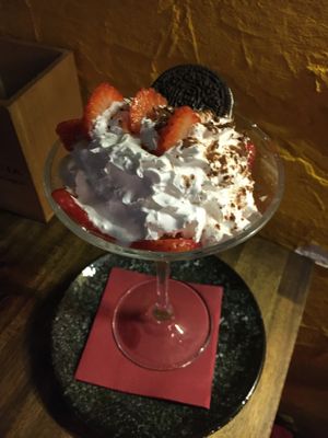 Copa de fresa at Bubita Bar in Barcelona