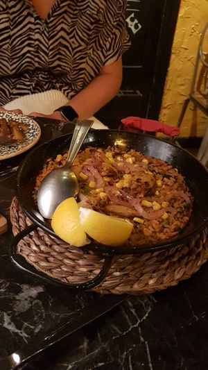 Vegan paella with "chicken" at Bubita Bar in Barcelona