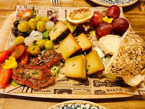 Tabla de quesos veganos curados at Bubita Bar in Barcelona