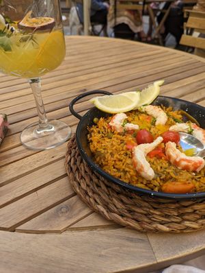 Seafood paella and Mona Lisa sangria at Bubita Bar in Barcelona