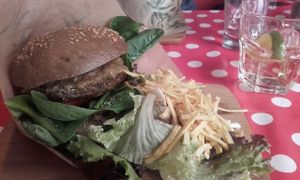 vegan burger at Bubita Bar in Barcelona