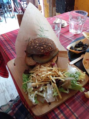 Vegan burger with roasted aubergines at Bubita Bar in Barcelona
