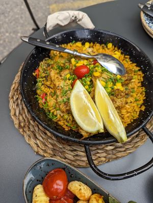 Chicken paella at Bubita Bar in Barcelona
