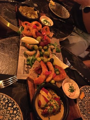 Tapas plate with vegan shrimps and calamari at Bubita Bar in Barcelona