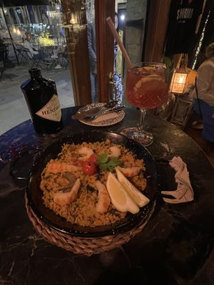 sangria salomè y seafood paella   at Bubita Bar in Barcelona
