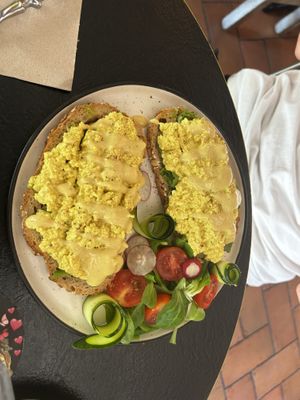 Tofu scramble con avocado   at Bubita Bar in Barcelona