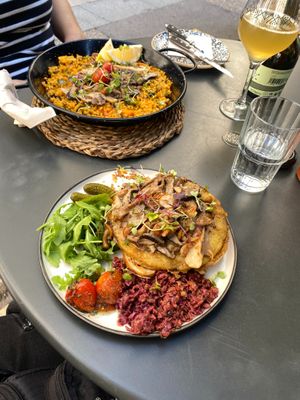 Paella de setas silvestres e tortilla & mushrooms at Bubita Bar in Barcelona