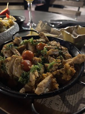 chicken paella at Bubita Bar in Barcelona