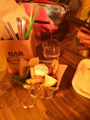 Calamari with alioli at Bubita Bar in Barcelona