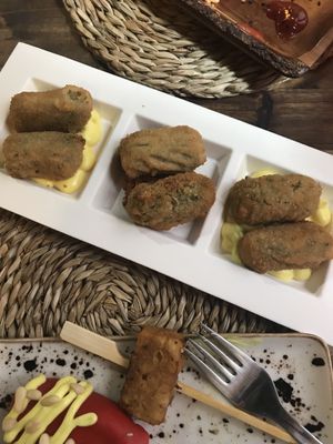 Baked goods with delicious sauces at Bubita Bar in Barcelona