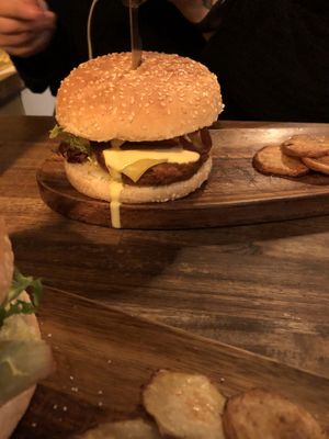 burger at Bubita Bar in Barcelona