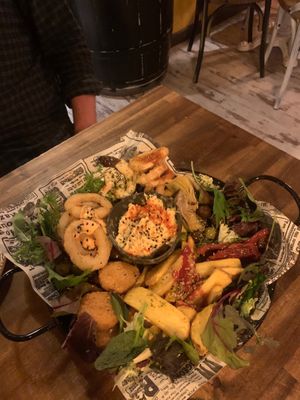 Beach vibes platter for sharing at Bubita Bar in Barcelona