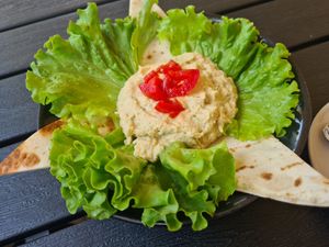 Hummus platter at Veganda in Padua