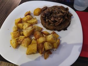 Burger di funghi con patate at Veganda in Padua