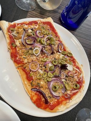 pizza tunaveg e cipolle   at Veganda in Padua