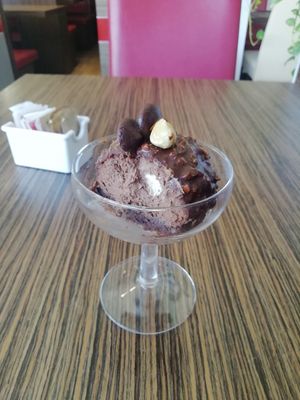 Mousse al cioccolato e nocciole at Veganda in Padua