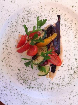 Crostata salata con hummus e verdure at Veganda in Padua