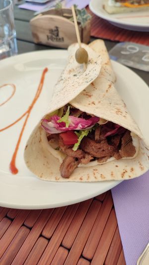 Vegina (piadina) Rustic. Ovvero con straccetti di seitan al rosmarino, maionese e formaggio veg, insalata, pomodoro at Veganda in Padua