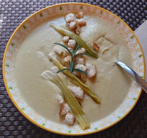 Leek soup with toasted bread at Veganda in Padua