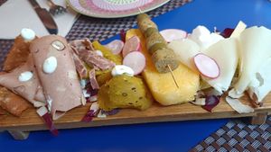 Tagliere di affettati e formaggi at Veganda in Padua