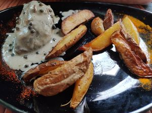 Filetto di seitan al pepe verde con patate al forno at Veganda in Padua