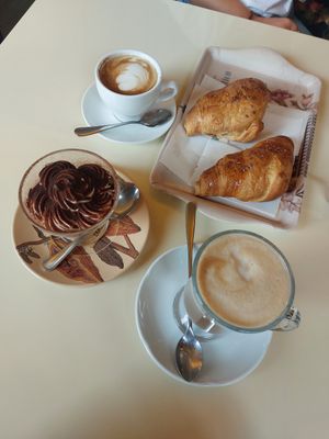 Tiramisu and croissants at Veganda in Padua