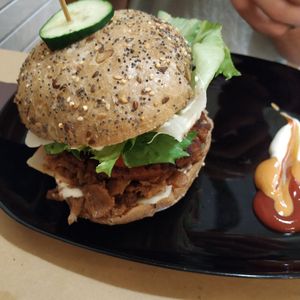 Smoky burger at Veganda in Padua