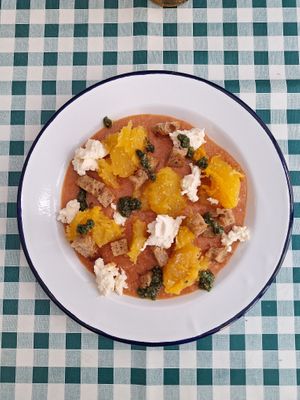 Assiette courge rotie, purée pois-chiches/tomates confites, croûtons, pesto... at Spigaou Sandwicherie (Sarl Granimets) in Dieulefit