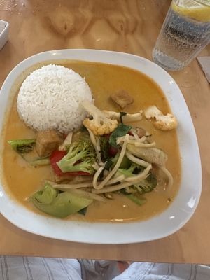 Red curry with tofu and veggies at Bon Thai - Santa Ponça in Mallorca