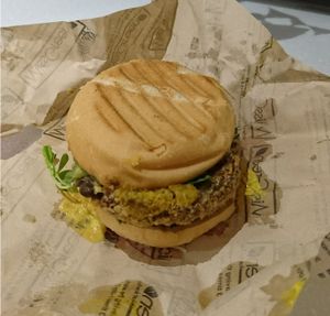 Burger at Miss Green - Dunhua in Taipei