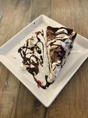 Oreo cheesecake for the win! 😁 at Miss Green - Dunhua in Taipei