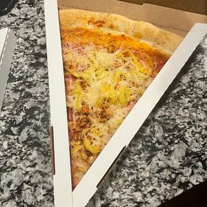 treehugger pizza at Lazy Moon Pizza in Orlando