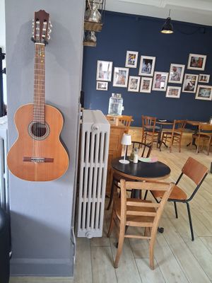  at Café Edel in Vaud