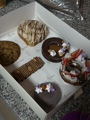 Full box  at alya postres in Lima