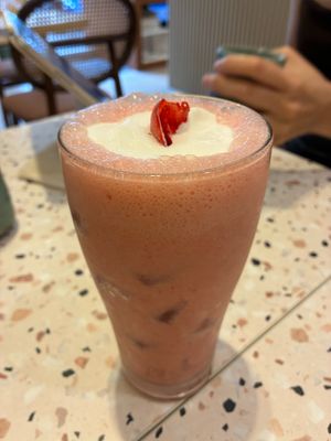 Strawberry milkshake at 善菓 Own Life in Taipei City