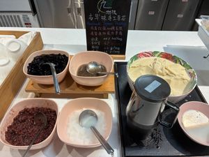 House-made tofu pudding station at VEGANala 旭穗蔬食 in Taipei