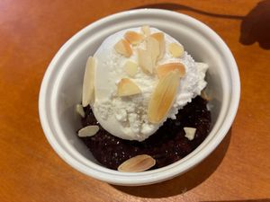 Vanilla ice cream and chocolate cake at Sunami 蔬納米  in New Taipei City