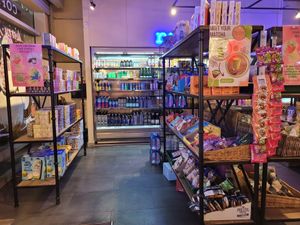 Snacks, tea, drinks at Clean Heart Coffee & Organics in London