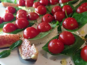 The store does caterings as well, for private and business occasions. Here an example of canapés on pumpkin-seeds-bread with organic cheese, salad leaf, tomato and cress. at El Naturista in Frankfurt