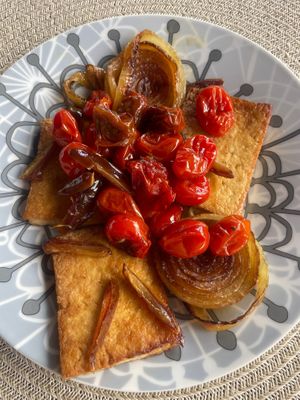 Tofu with onion , confit cherry tomatoes and dates at Private Chef - Emotional Vegan Food in Lanzarote