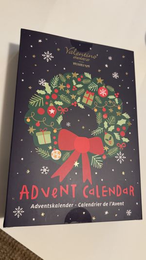 Calendrier de l’avent avec des pralines végétaliennes.  at Valentino in Région Wallonne