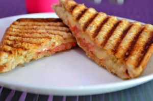 Grilled cheese & tomato sandwich at New York Soup Kitchen in Queretaro