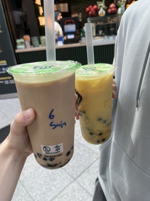 Classic with soy milk and mango with oatmilk  at Tea one in Rheinland-pfalz