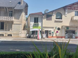 Vitrine at PATATI & PATATA in Nouvelle-aquitaine