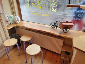 Indoor sitting area at Bakkerij Kameel in Utrecht