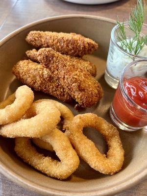 Chicken wings with onion rings   at Mello in Bangkok