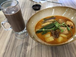 Quinoa cocoa and a vegan mixed noodle bowl with tempeh and tofu at KUL - BMS Organics - KLIA2 in Sepang